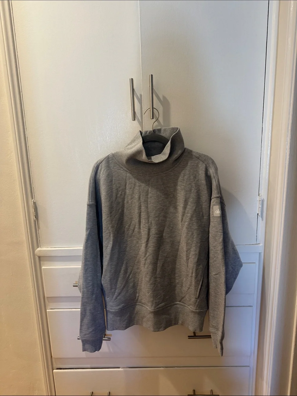 ALO Yoga Hazy Mock Neck Pullover size small